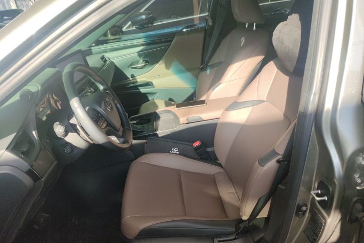 雷克萨斯ES 2023款 200 卓越版中控内饰19