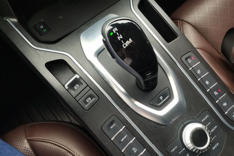 魏牌 VV6 2018款 2.0T 两驱旗舰型 国V中控内饰18