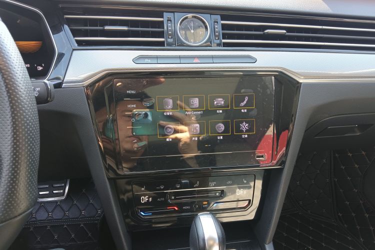 大众 迈腾 2023款 200万辆纪念版 330TSI DSG领先型中控内饰16