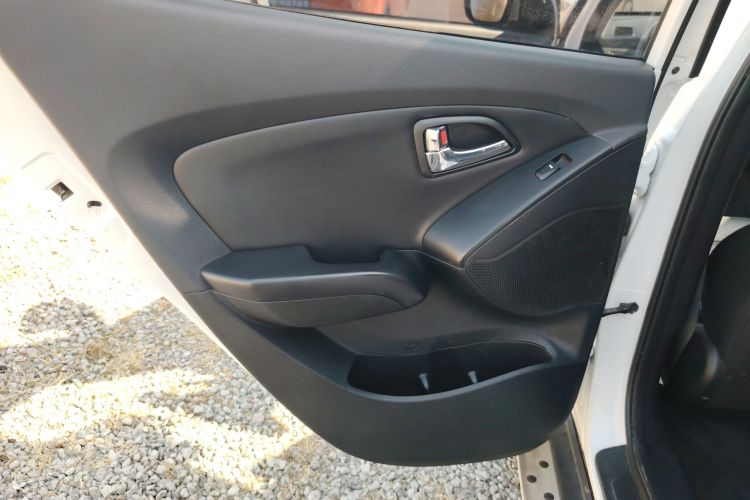 北京现代ix35 2015款 2.0L 自动两驱智能型 国IV中控内饰49