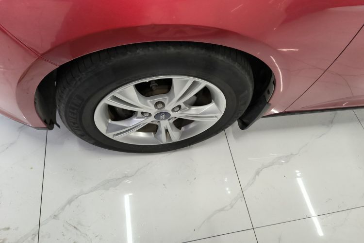 福特 福克斯 2012款 三厢 1.6L 自动风尚型车身外观35