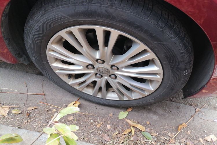 别克 英朗 2015款 18T 双离合豪华型车身外观10