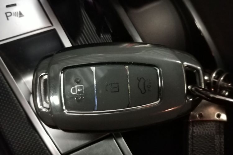 现代 伊兰特 2023款 1.5L CVT GLX精英版中控内饰11