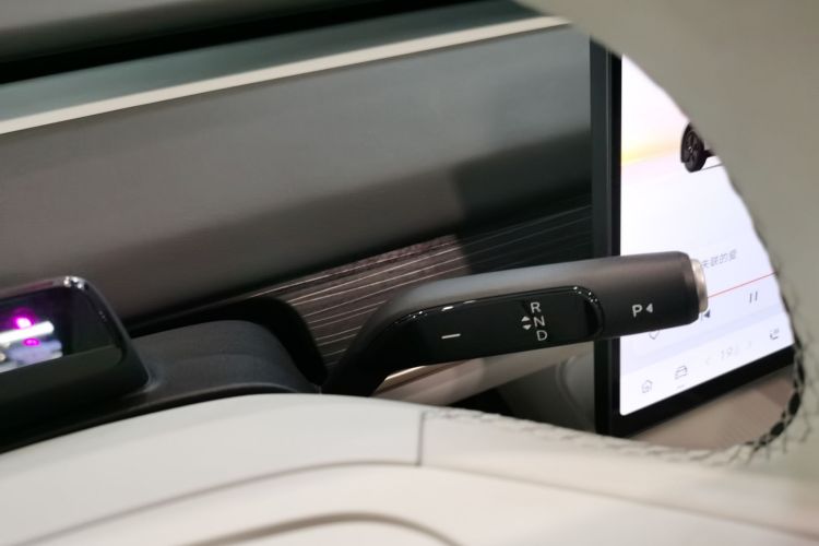 乐道L60 2024款 60kWh 后驱版中控内饰18