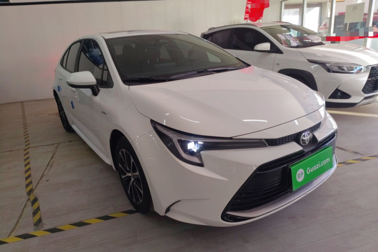 丰田 雷凌 2024款 智能电混双擎 1.8L 豪华版车身外观3