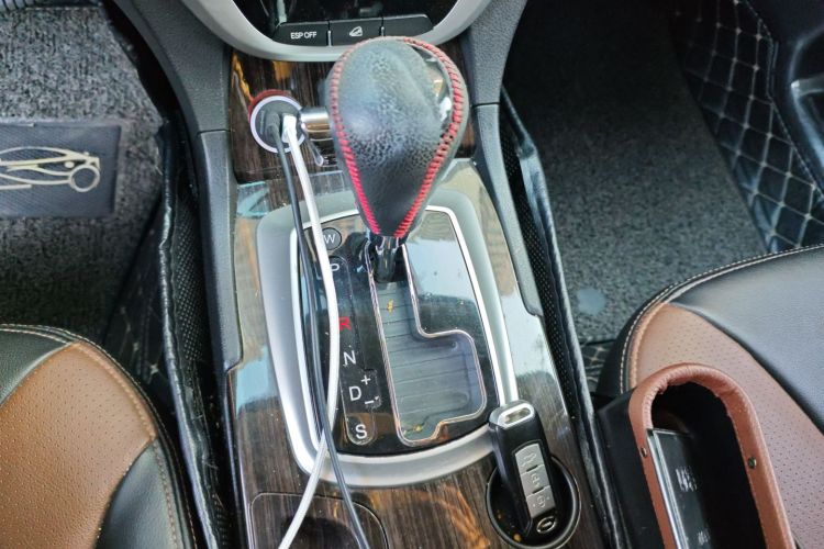 广汽传祺 传祺GS5 Super 2016款 2.0L 自动两驱周年纪念版中控内饰18