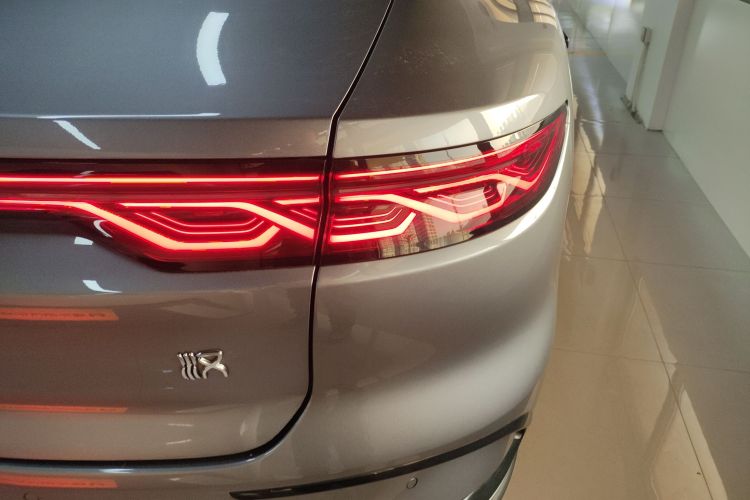 比亚迪 汉 2023款 EV 冠军版 605KM前驱尊贵型车身外观9