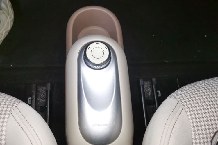 五菱汽车 宏光MINIEV 2025款 四门版 进阶款中控内饰18