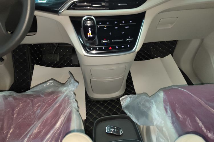 别克GL8 2023款 ES陆尊 舒适型中控内饰18