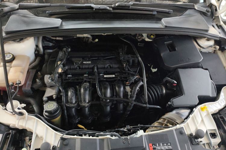 福特 福克斯 2017款 两厢 1.6L 自动舒适型智行版机舱底盘24