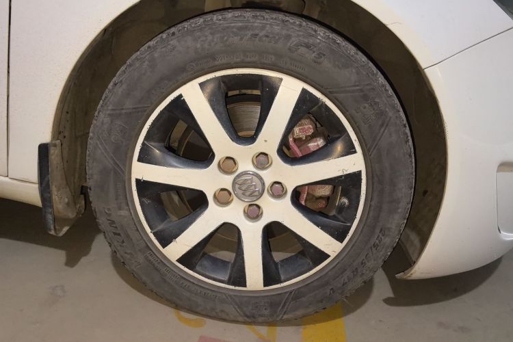 别克 君威 2015款 1.6T 精英技术型车身外观10