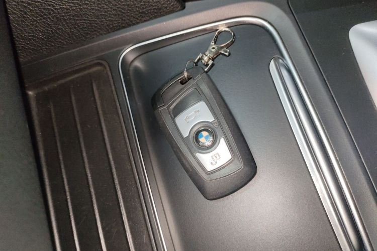 宝马3系 2019款 320Li 时尚型中控内饰11