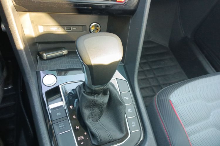 大众 途观L 2023款 330TSI 自动两驱R-Line旗舰版中控内饰18