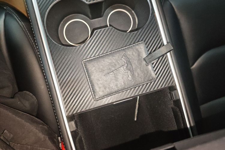 特斯拉 Model Y 2022款 改款 后轮驱动版中控内饰7001