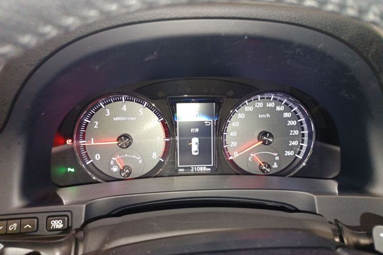 丰田 皇冠 2018款 2.0T 运动版局部细节14