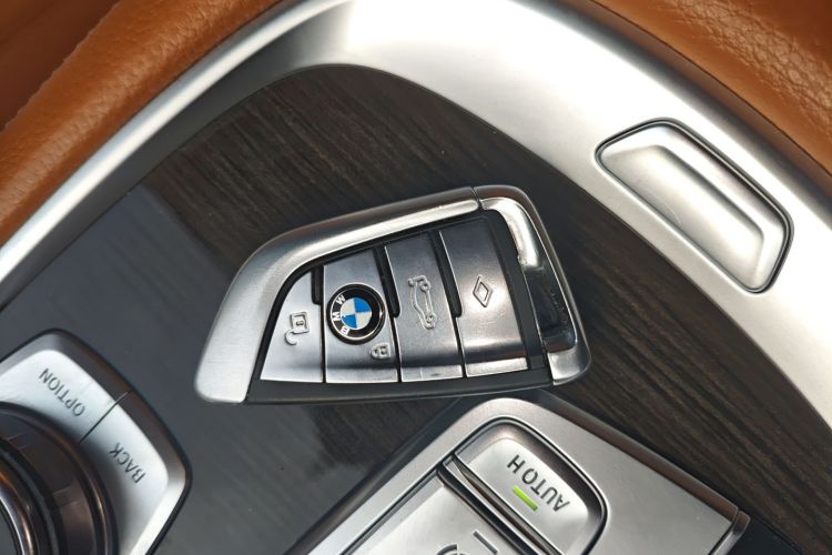 宝马7系 2017款 730Li 领先型中控内饰11