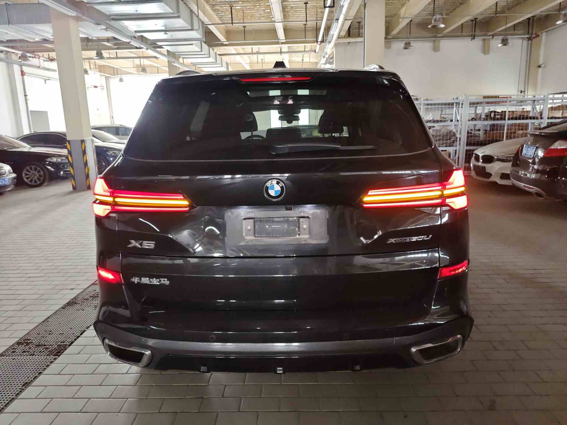 宝马X5 2023款 xDrive 30Li 尊享型M运动曜夜套装(3)