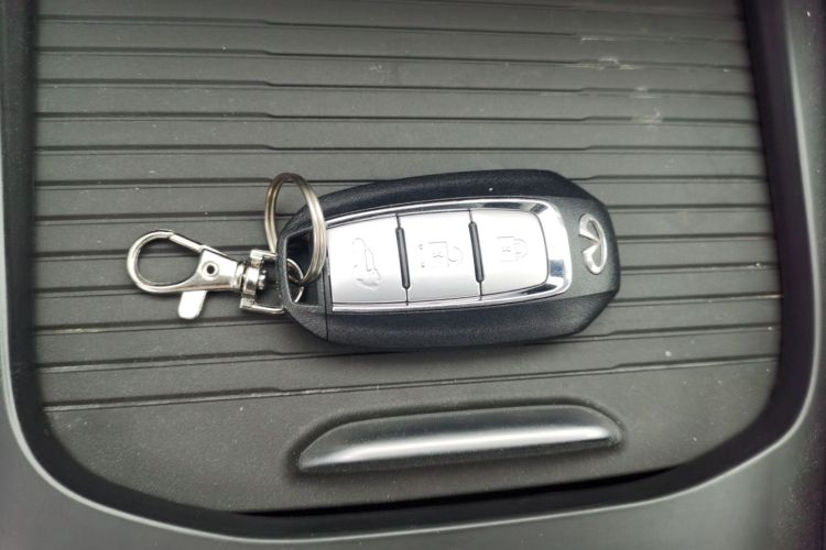 英菲尼迪QX50 2020款 改款 2.0T 两驱时尚版中控内饰11