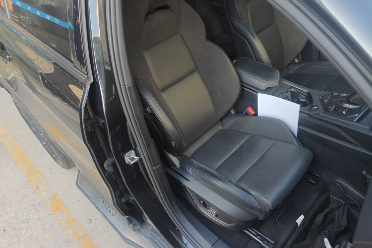 领克01 2021款 2.0TD 四驱暗夜版局部细节41