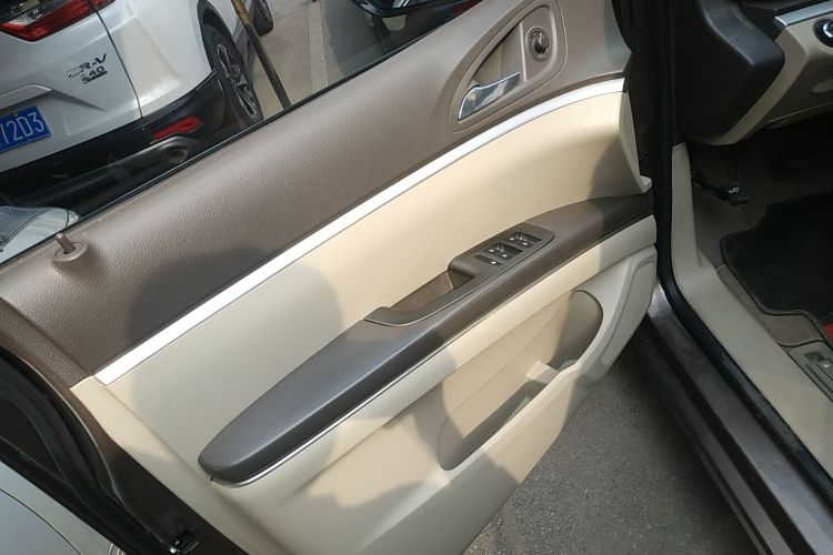 别克GL8 2013款 2.4L CT豪华商务舒适版中控内饰7007