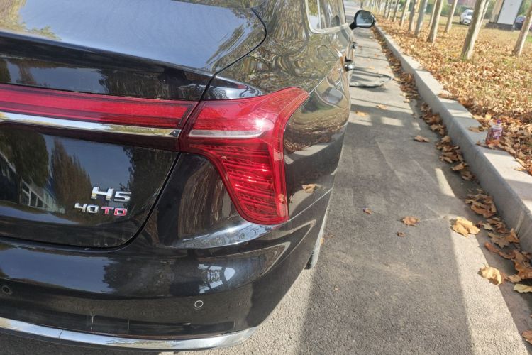 红旗H5 2023款 2.0T 自动智联旗享版车身外观9