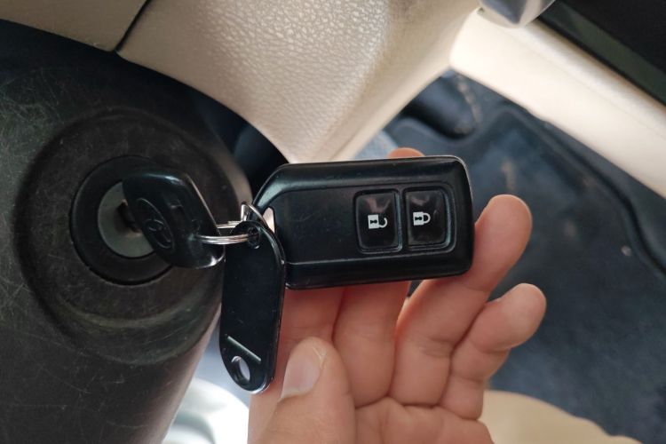 丰田 威驰 2014款 1.5L 手动智臻版中控内饰11