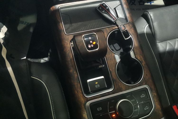 红旗HS7 2022款 3.0T 自动四驱智联旗畅版 七座中控内饰18