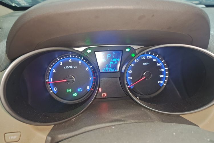 北京现代ix35 2013款 2.0L 自动两驱智能型GLS 国IV中控内饰14
