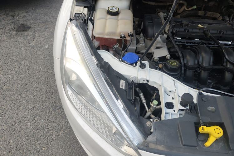 福特 福克斯 2017款 两厢 1.6L 手动风尚型智行版局部细节9003