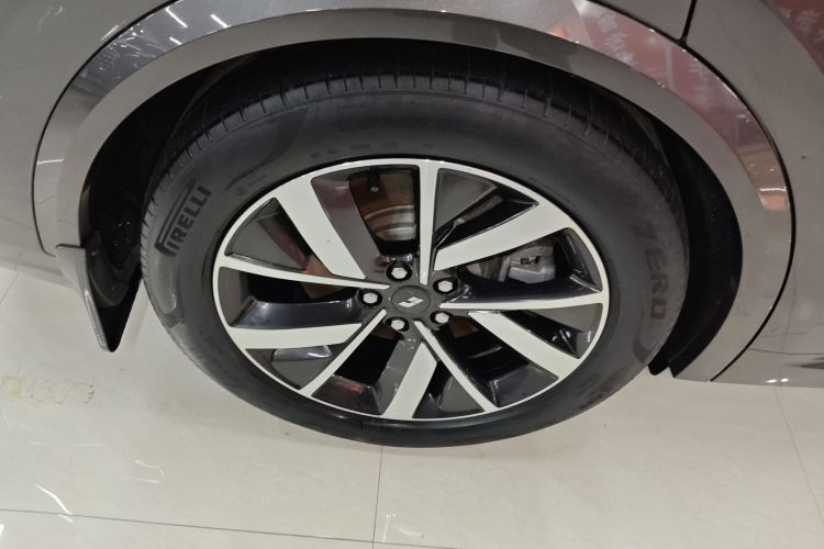 理想汽车 理想L8 2023款 Pro车身外观6008