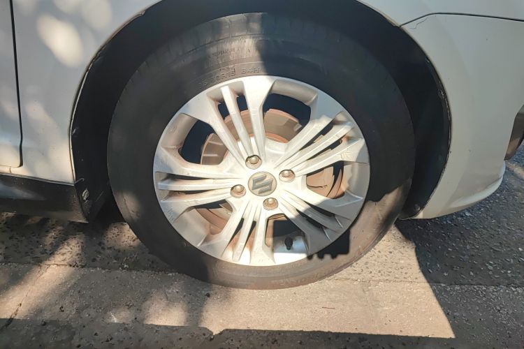 铃木 雨燕 2014款 1.5L 自动时尚型车身外观10