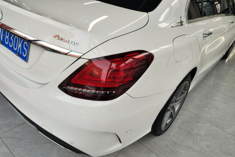 奔驰C级 2019款 改款 C 260 L 4MATIC 运动版车身外观9