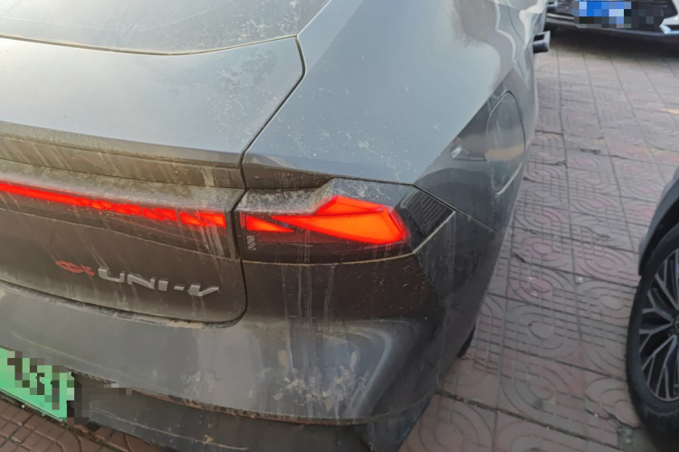 长安UNI-V 智电iDD 2023款  智电iDD 1.5T 113km智趣型（飞快版）车身外观9