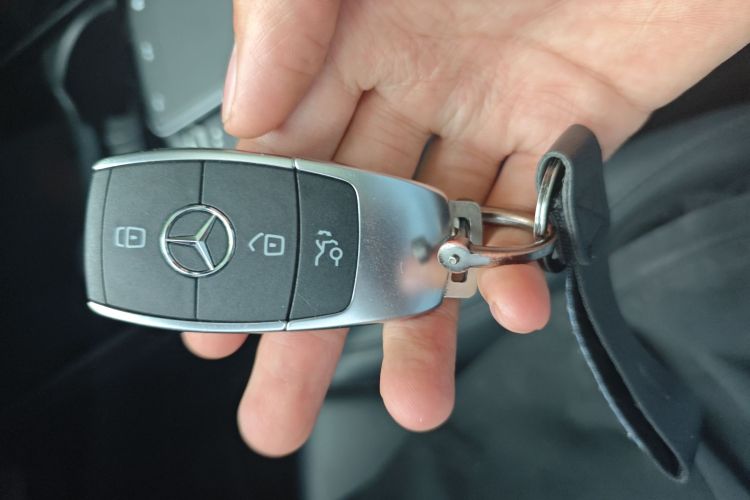 奔驰A级 2021款 A 200 L 运动轿车动感型中控内饰11