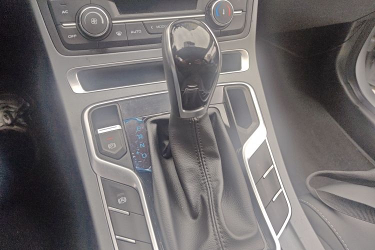 吉利汽车 帝豪 2021款 UP 1.5L CVT豪华型中控内饰18