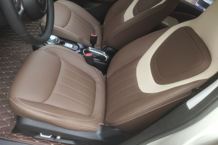 五菱汽车 五菱缤果 2023款 333km 灵犀互联款中控内饰19