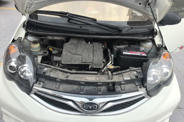 比亚迪F0 2015款 1.0L AMT 铉酷型机舱底盘24