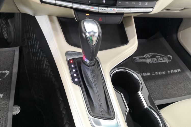 凯迪拉克CT4 2023款 25T 风尚型中控内饰18