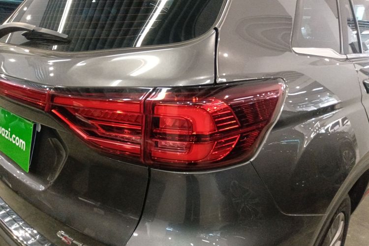 长安CS75 2022款 蓝鲸版 1.5T DCT尊贵型车身外观9