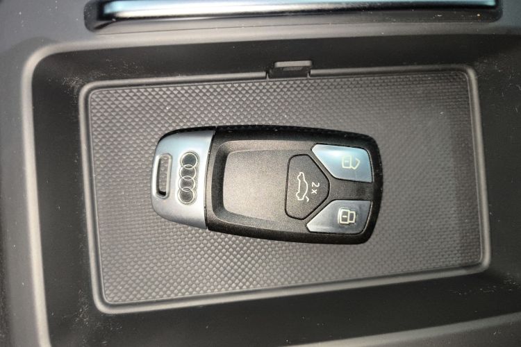 奥迪Q5L 2020款 改款 40 TFSI 荣享时尚型中控内饰7001