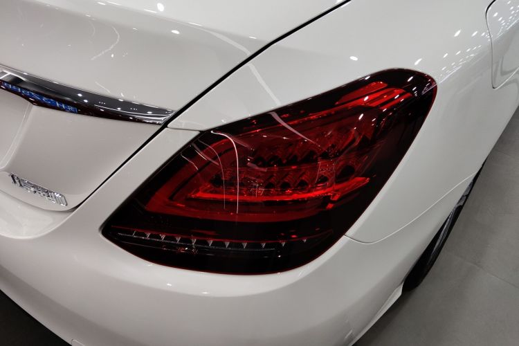 奔驰C级 2020款 改款 C 260 L 运动版车身外观9