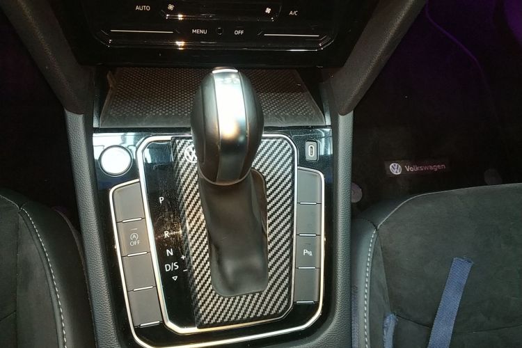 一汽-大众CC 2023款 330TSI 炫目版中控内饰18