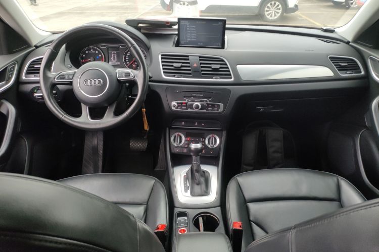 奥迪Q3 2015款 35 TFSI 舒适型中控内饰7002