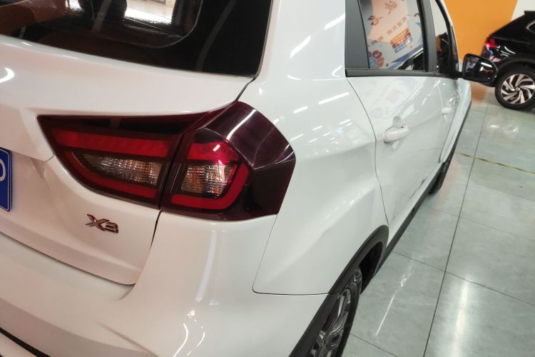 吉利汽车 远景X3 2021款 PRO 1.5L 手动精英型车身外观9