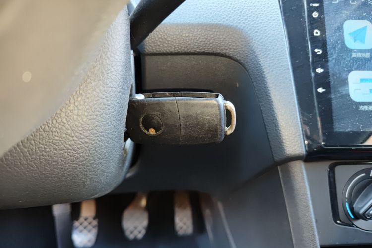 大众 桑塔纳 2015款 1.6L 手动风尚版中控内饰11