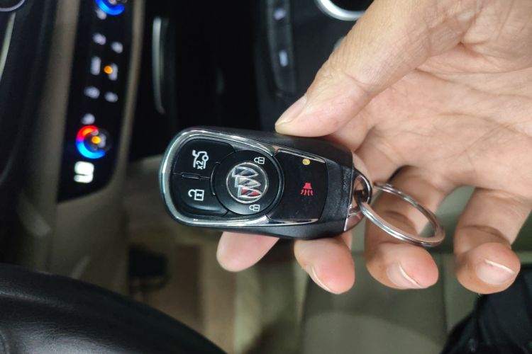 别克 君威 2020款 552T 精英型中控内饰11