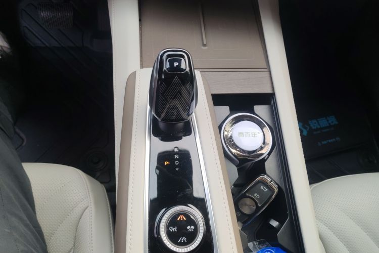 荣威RX9 2023款 2.0T 两驱优享版中控内饰18