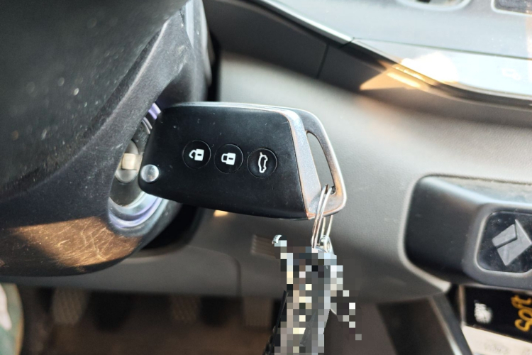 宝骏RC-5 2020款 1.5L 手动智耀精英型中控内饰7001