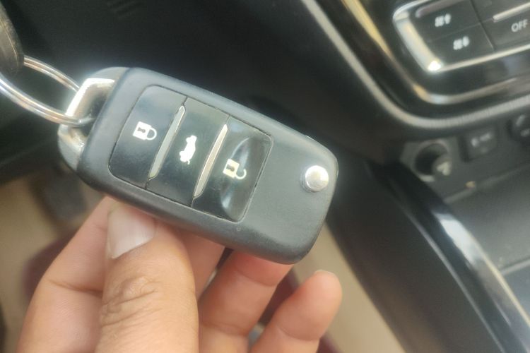 长安 悦翔V7 2015款 1.6L 手动乐享型 国V中控内饰11