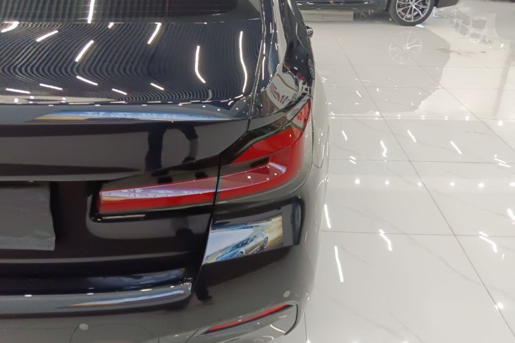 宝马5系 2022款 改款二 525Li M运动套装车身外观6006